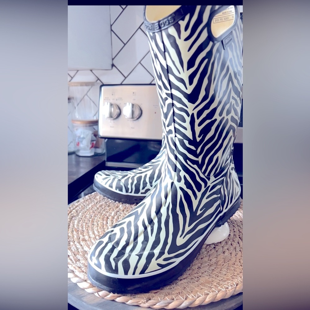 BOGS Zebra Patterned Rain/Muck Boots Sz 10
